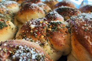 #foodiefriday – Garlic Knots